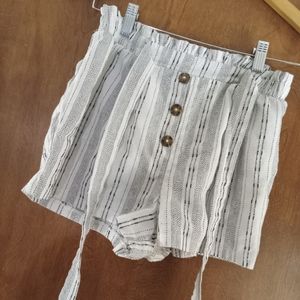 Black & White Patterned Shorts W/Tie